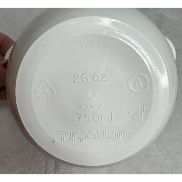 Tupperware White With Red Santa Bowl 2513A-1 26oz With Red Lid 26 oz. - Picture 4 of 9